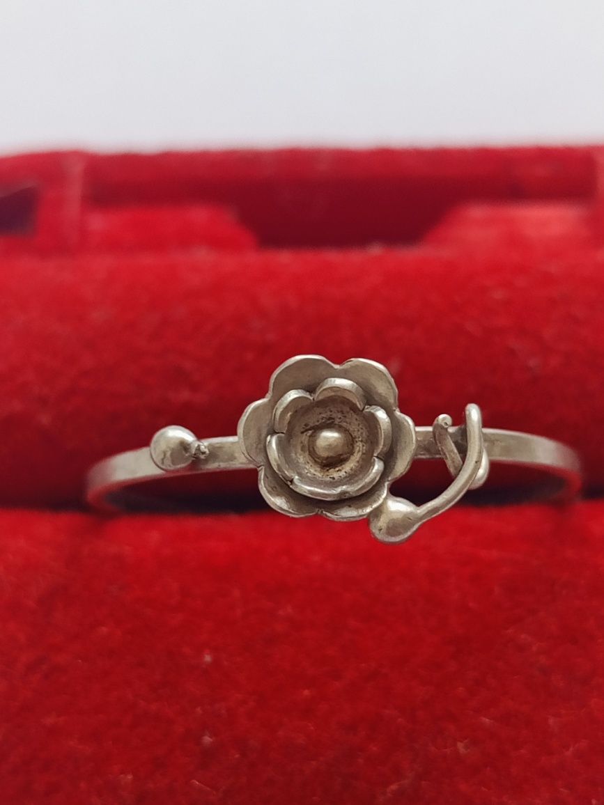 Srebrny pierścionek róża rozmiar: 20