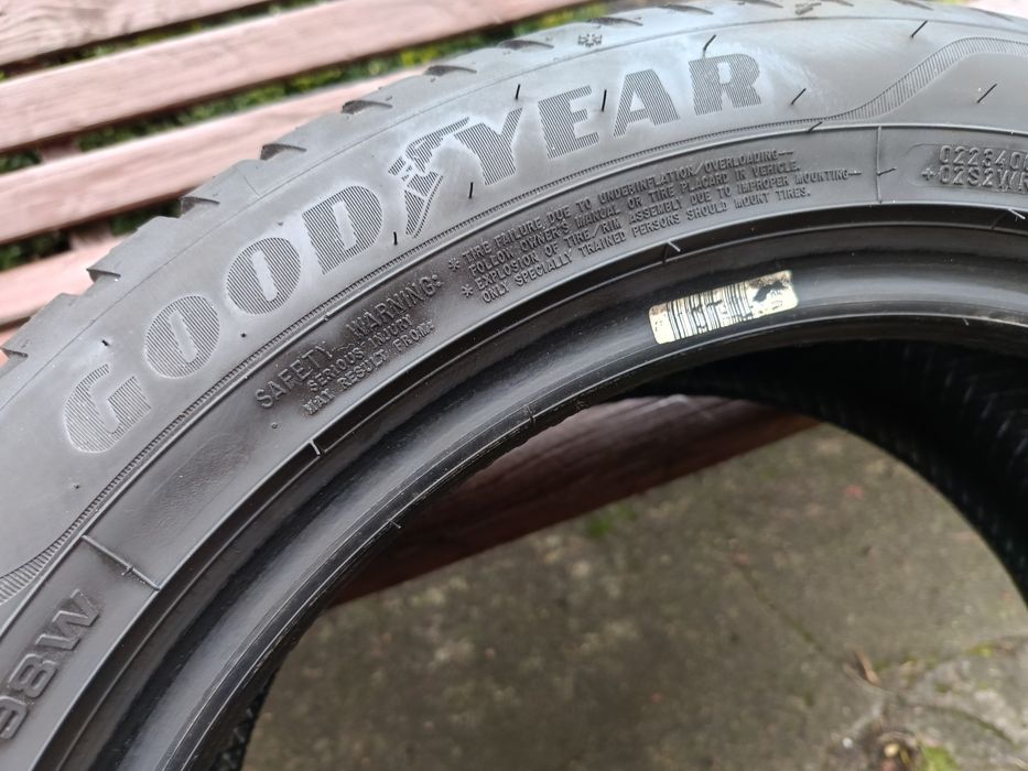 1szt Goodyear Vector 4 Season Gen-3 225/50/17 98W 6mm 2023rok