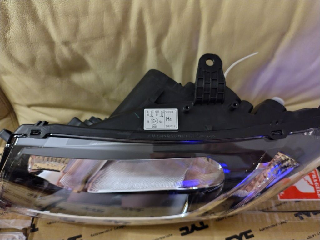 Lampy przednie Dacia Logan 2013r