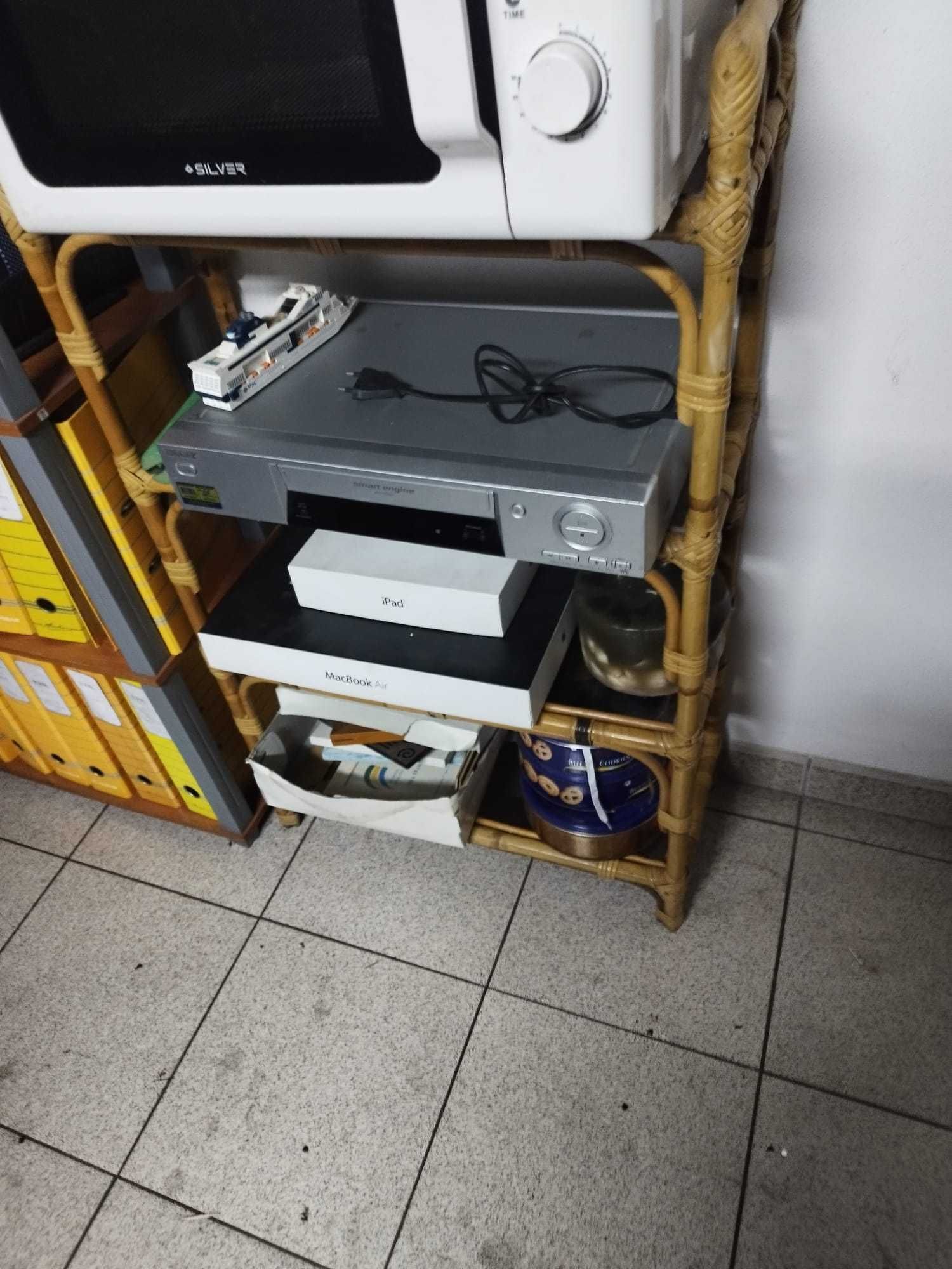 vendo armário palhinha bom estado