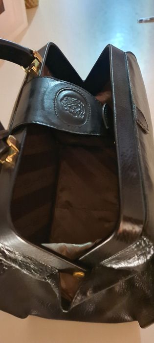 Mala médico em pele.