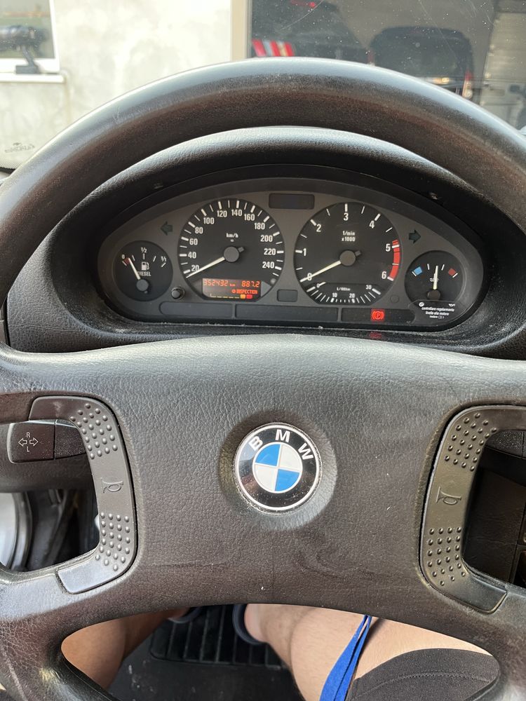 BMW 318tds sedan