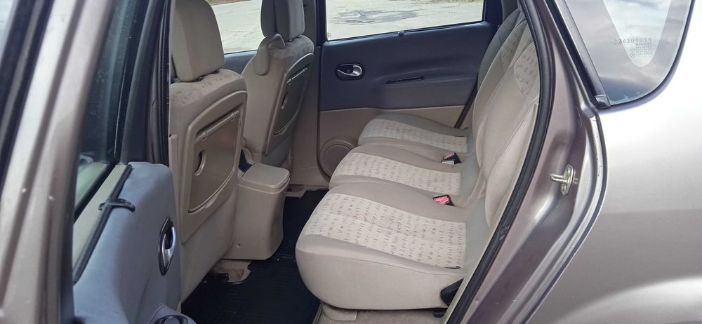 Мінівен Renault Scenic 2005 року. Двигун 1,5 DCI