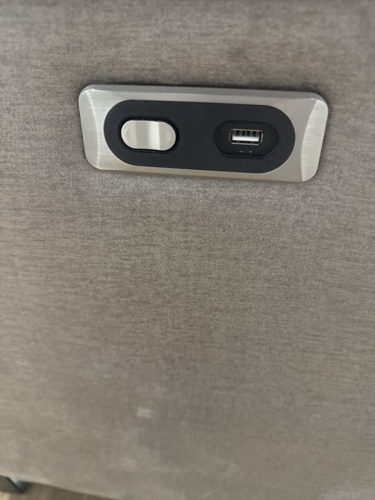 Sofa Chaise Longue Prada GPM com relax motorizado e USB. Com garantia