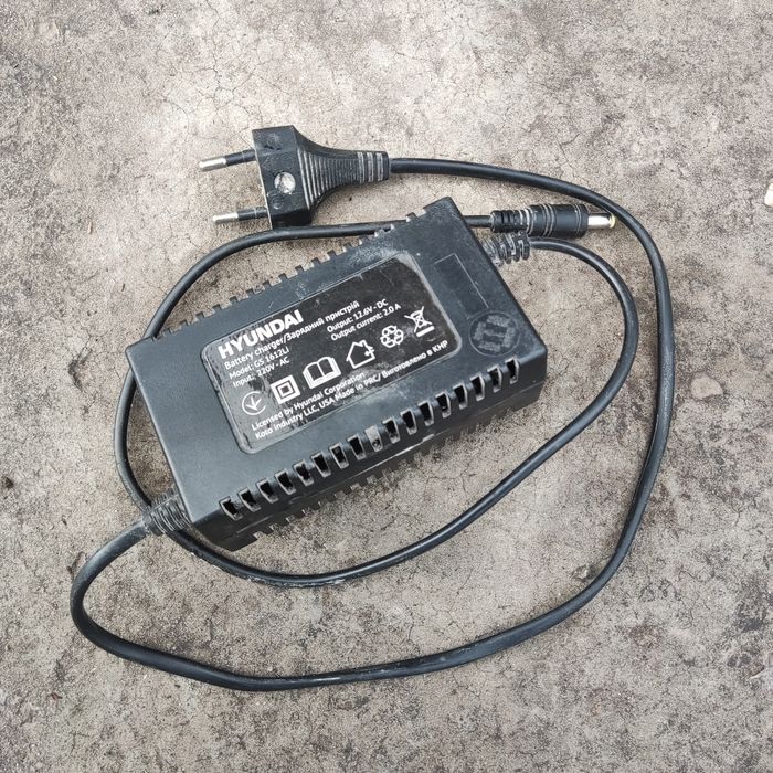 Продам оприскувач Хюндай на 16 літрів об'ємом