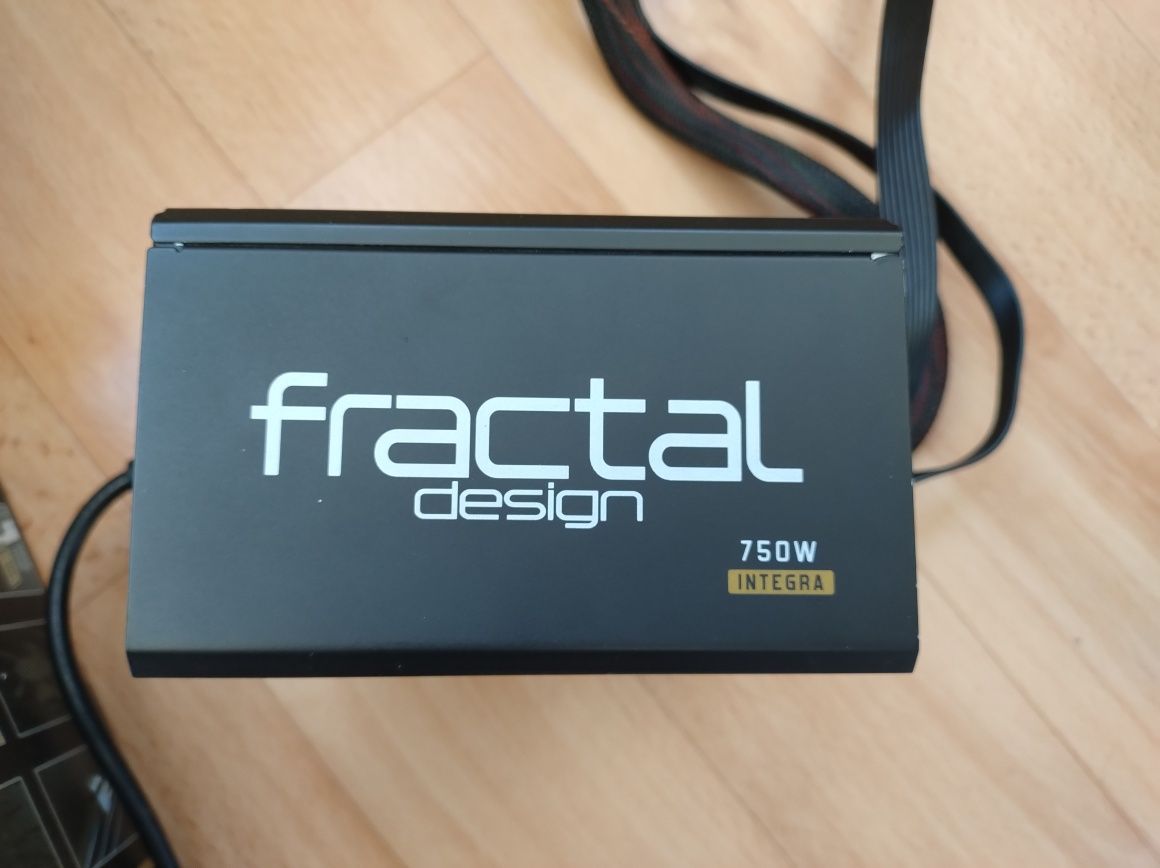 Блок живлення Fractal design 750w integra m