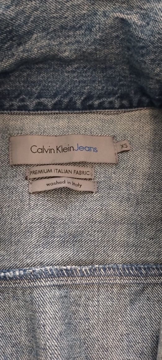 Kurtka jeansowa z kolorowymi kleksami Calvin Klein