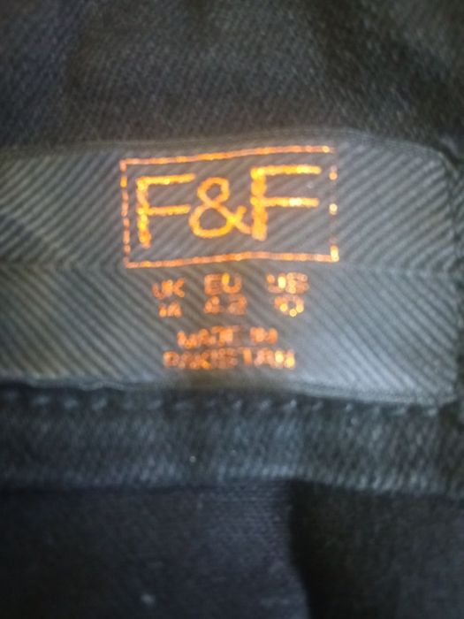 Spodnie jeansowe damskie na szelkach