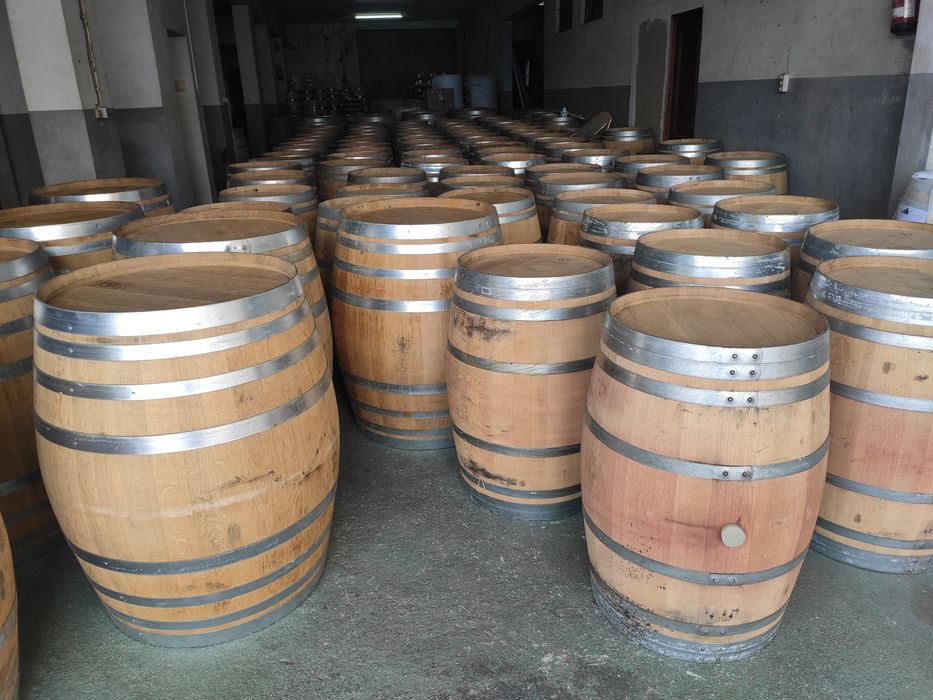 Lotes de barricas madeira de carvalho 225L (Pipos, Pipas, Barris)