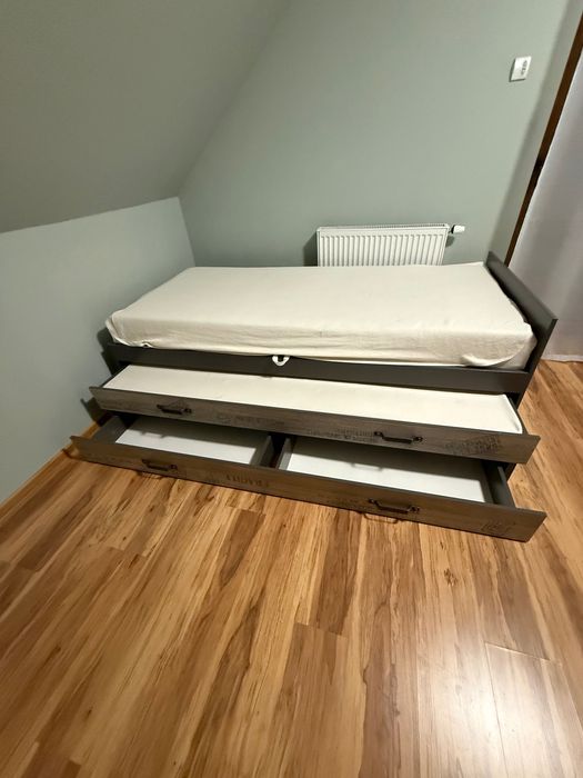 Łóżko podwójne wysuwane z materacem