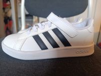 Piękne nowe trampki tenisówki Adidas półbuty 30