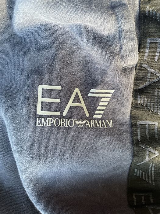 Штани emporio armani 
L розір підійде на М
Стан чудовий