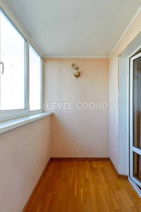 Продаж 3-кімнатної квартири з ремонтом вул. Анни Ахматової