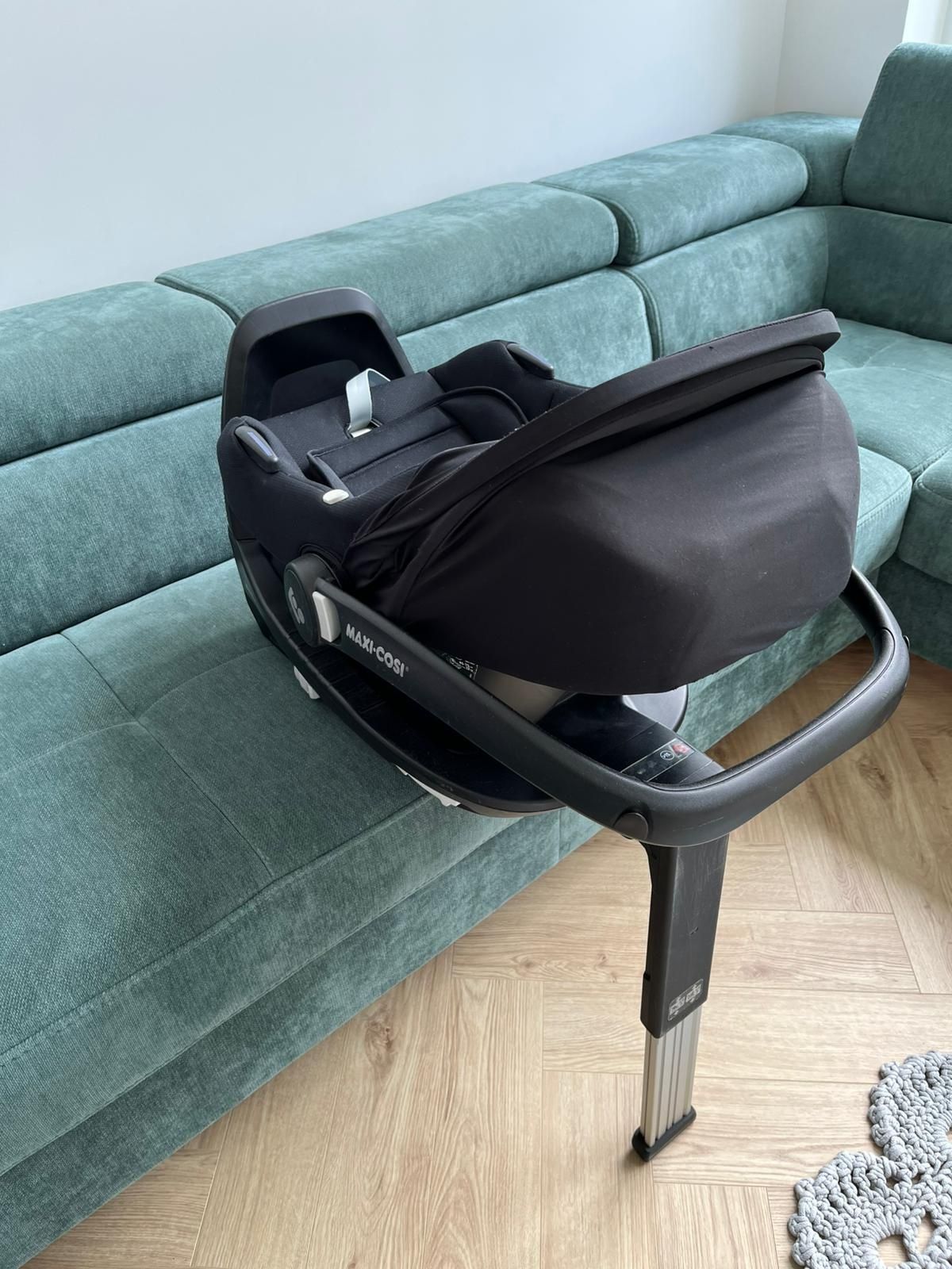 Fotelik nosidełko Maxi-Cosi Tinca z bazą isofix