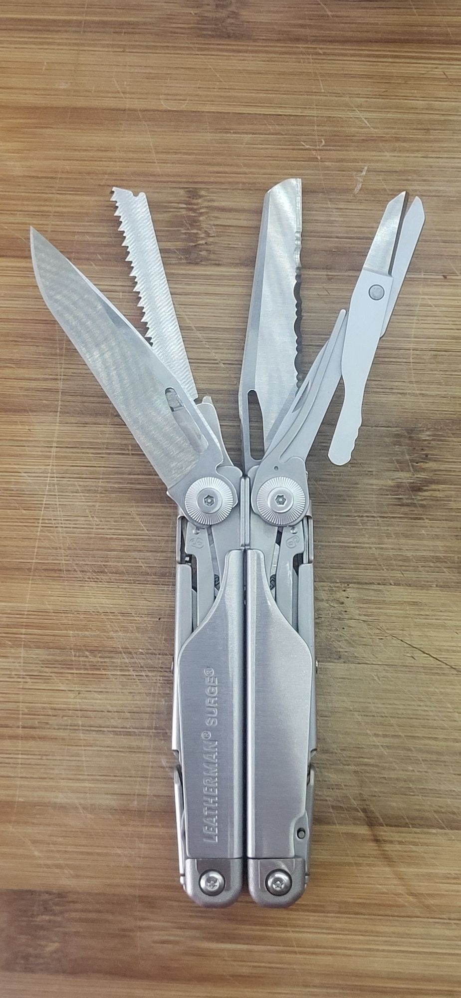 Leatherman Surge Multitool