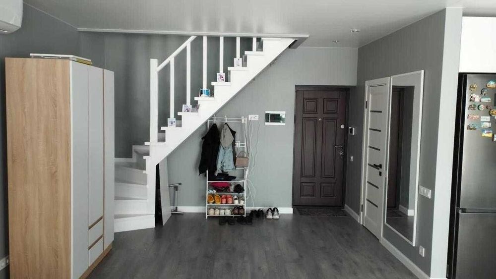 )( Продаж дворівневої квартири