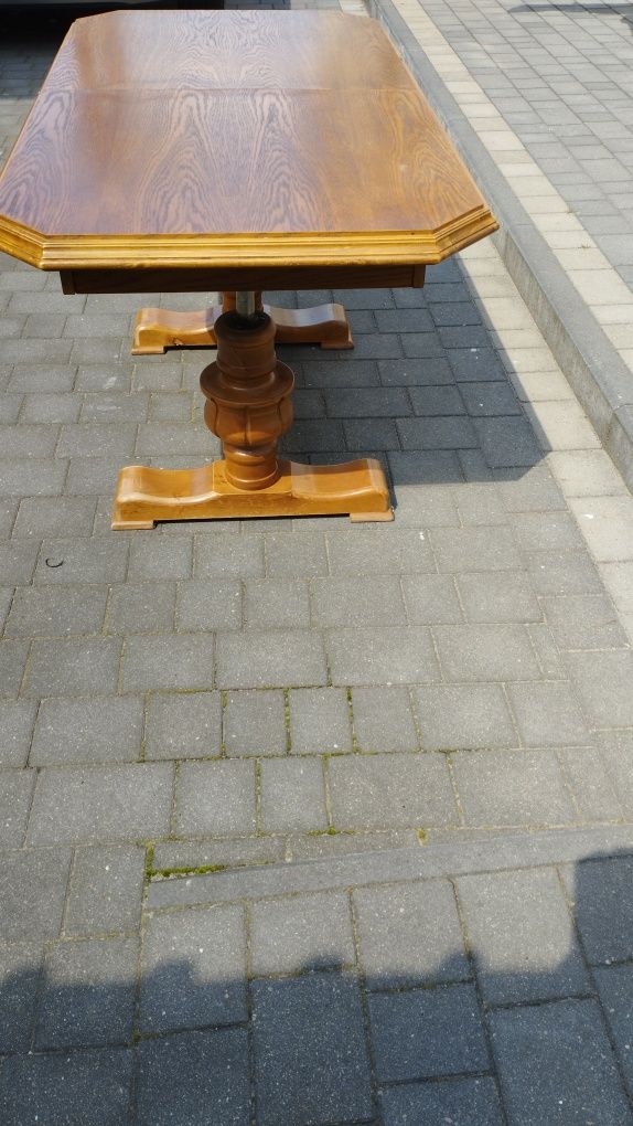 Stół drewniany rozkladany