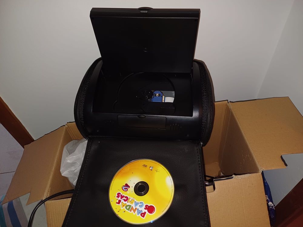 Encosto de cabeca com dvd universal