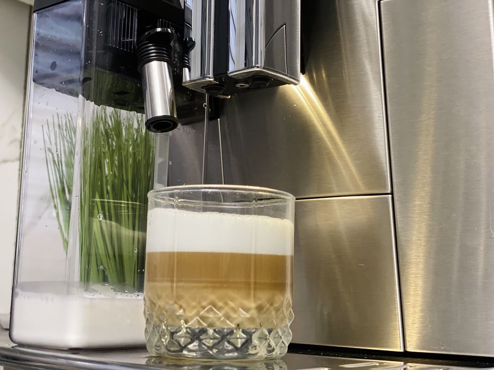 Кофемашина Delonghi PrimaDonna S Evo. Connect