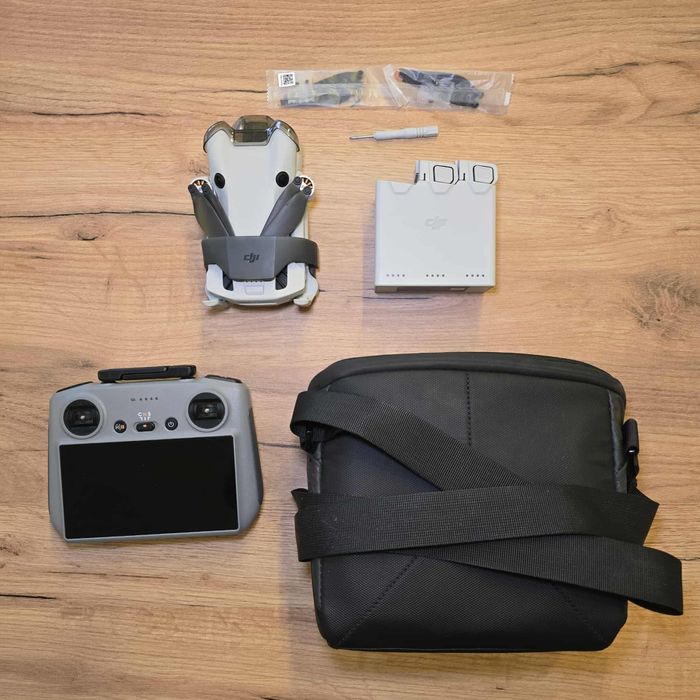 DJI Mini 4 Pro Fly More Combo w zestawie DJI RC 2