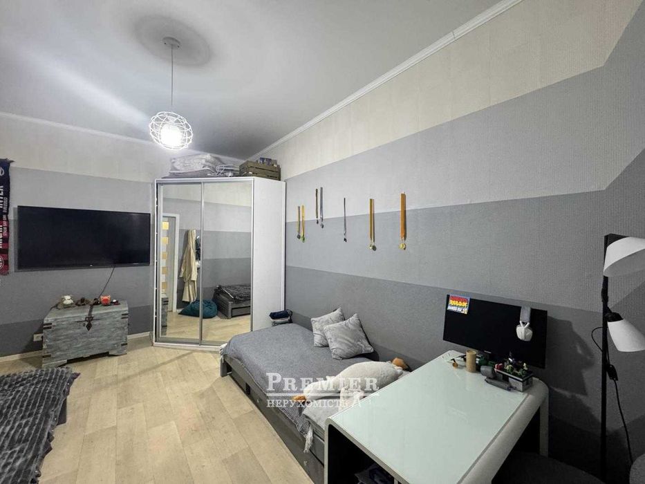 Продам 2-х ком квартиру в Сталинке. Ремонт.