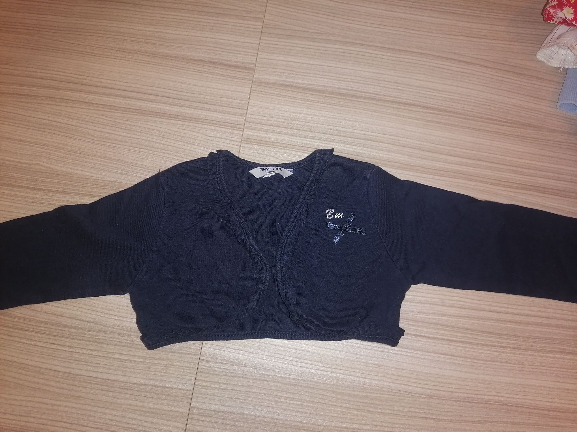 Roupa de menina impecável