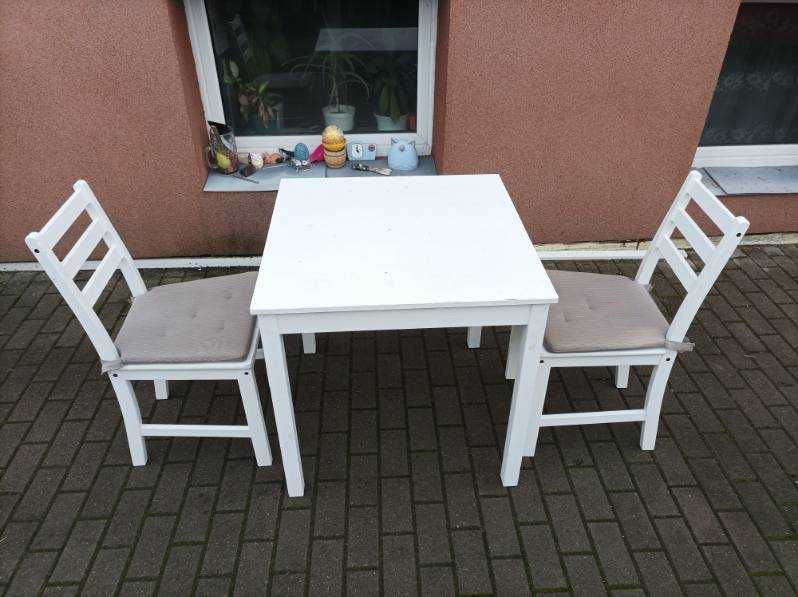 Sprzedam stolik + dwa krzesla -kolor-bialy -240zl