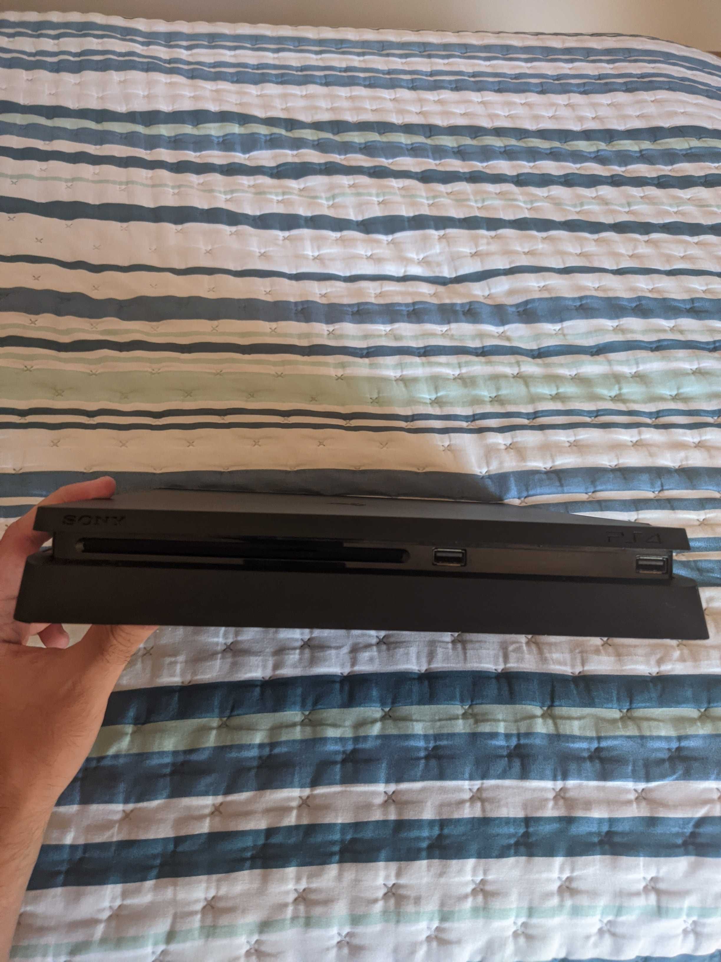 PS4 Slim 500 GB + Comando Dualshock 4
