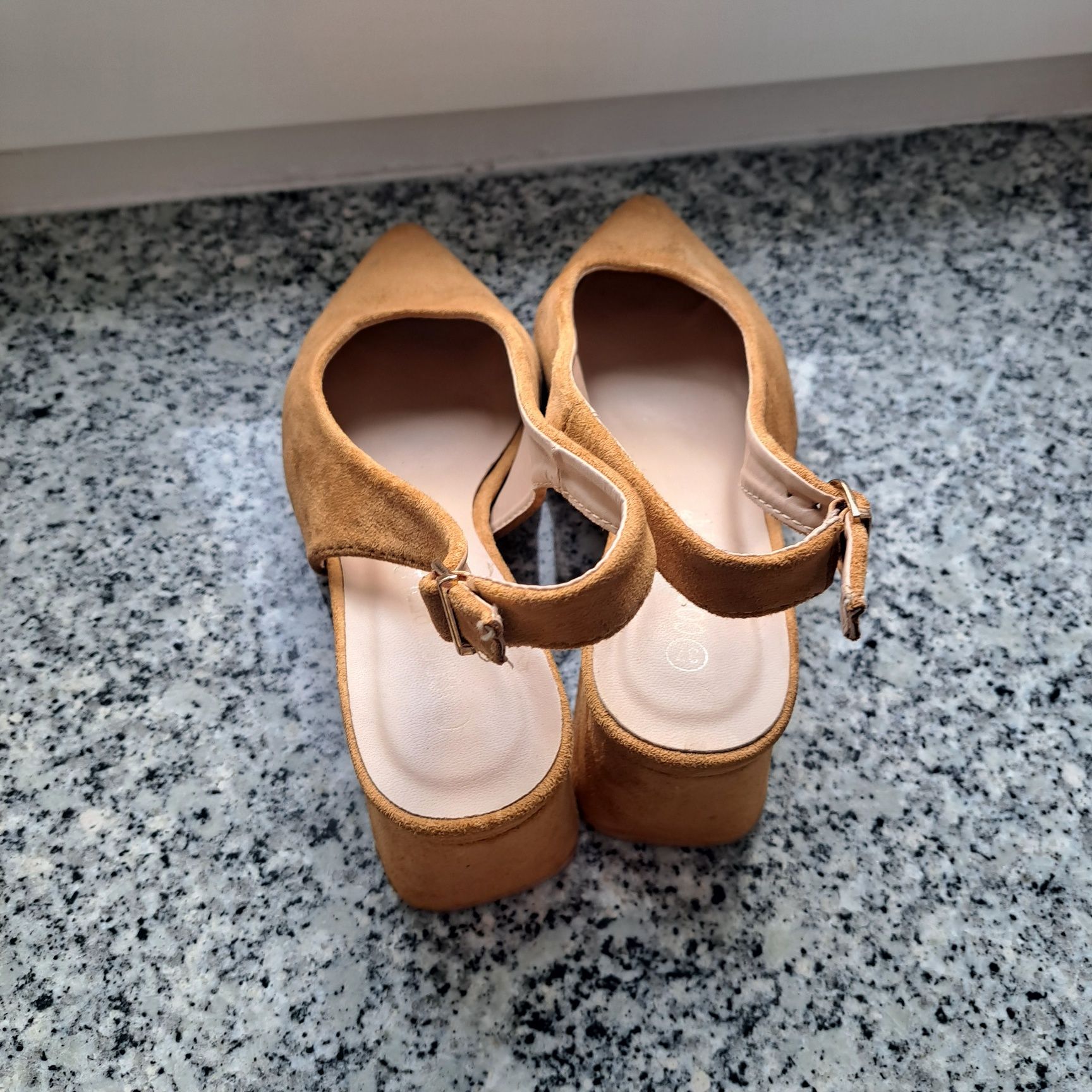 Buty z odkrytą piętą