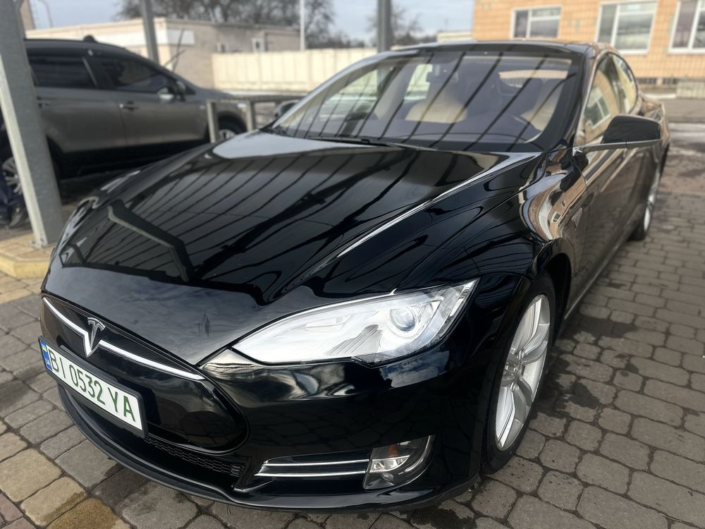 Авто Tesla model S