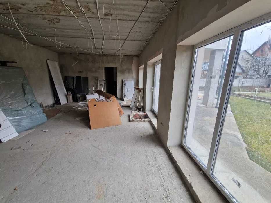 Продаж будинку з незавершеним ремонтом