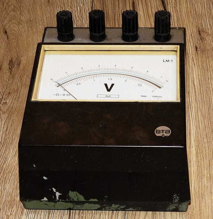 Miernik laboratoryjny, woltomierz analogowy 1.5-3-7.5 V kl. 0.5 LM-1