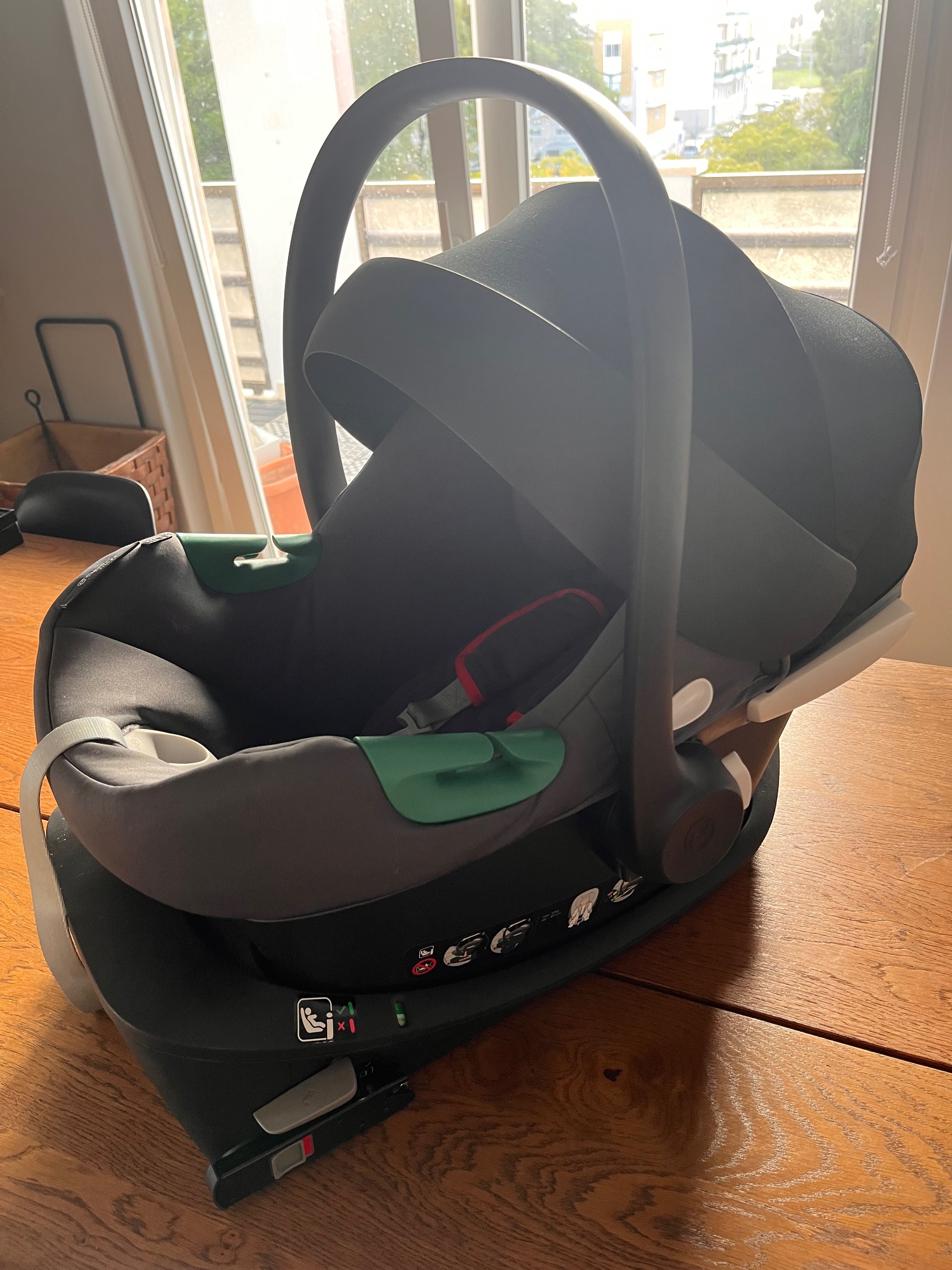 Cadeira auto Cybex Aton B2 i-Size + adapters + proteção para chuva