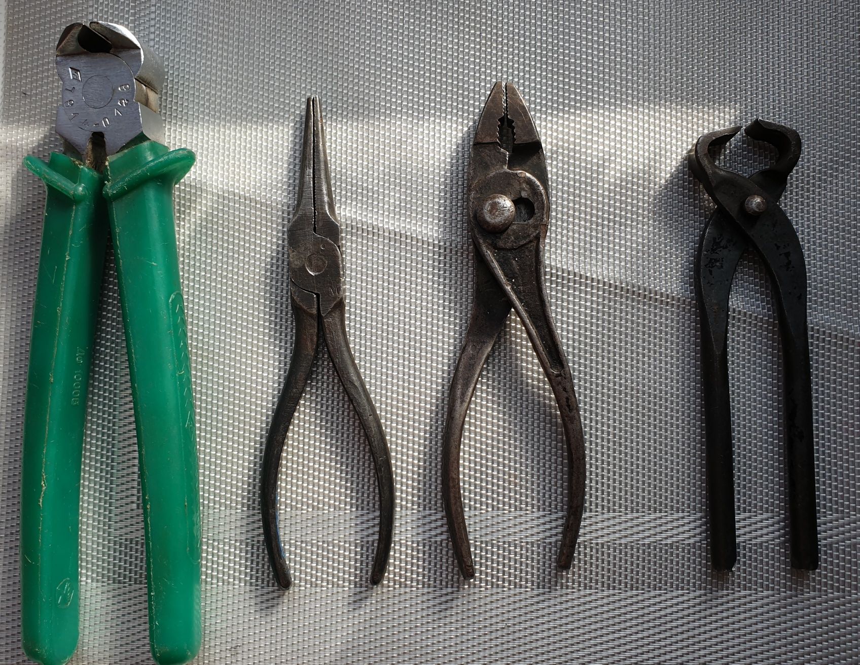Плоскогубцы,пасатижи,кусачки,круглогубцы