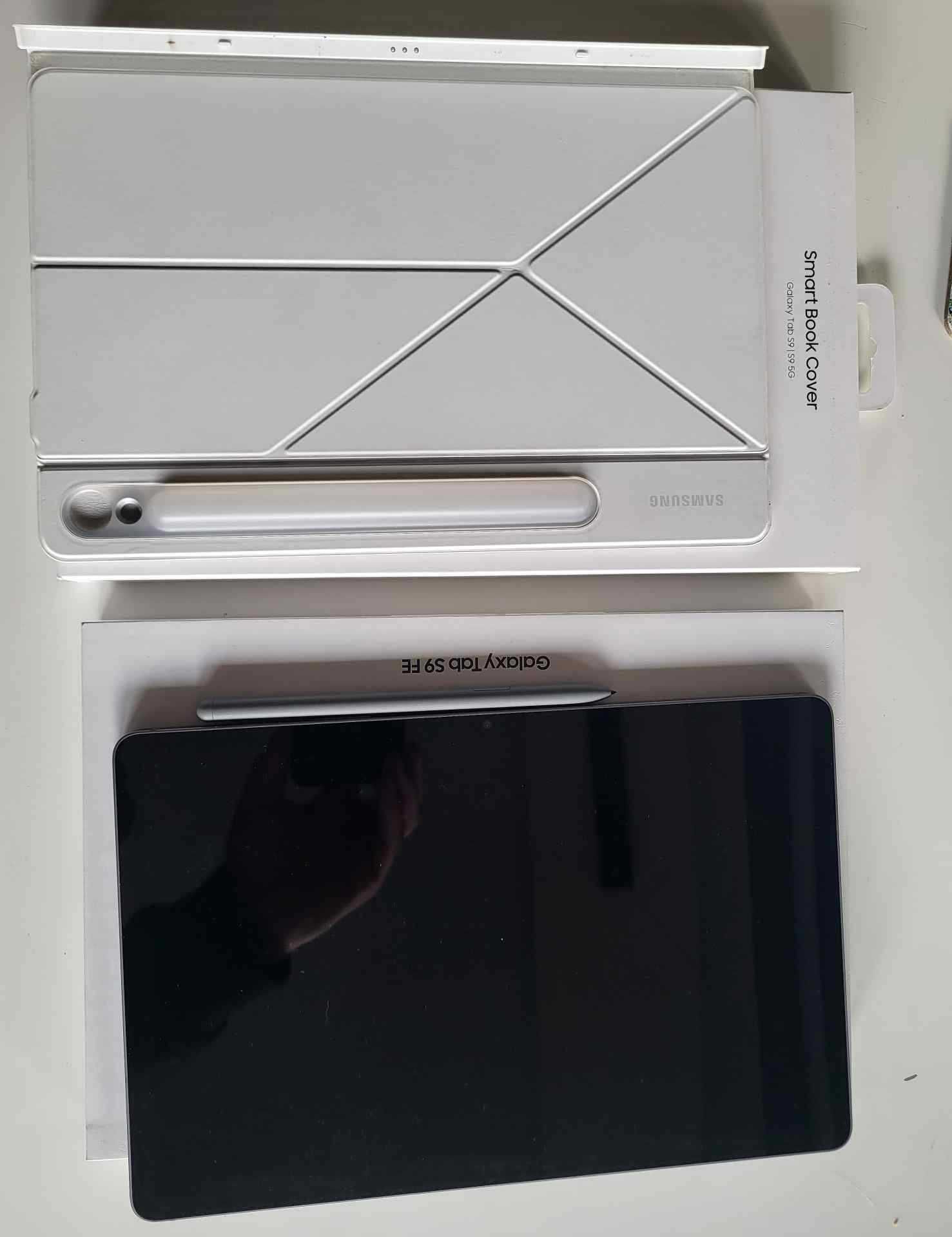 Tablet Samsung Galaxy Tab S9 Fe 6 Gb/128Gb szary + Etui Samsung