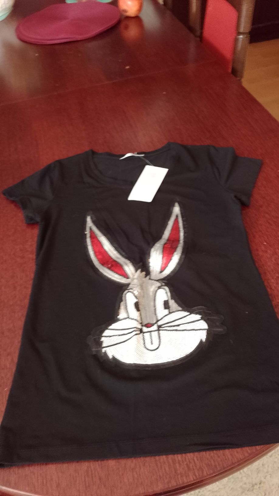Piękny czarny t-shirt z cekinami rozm S