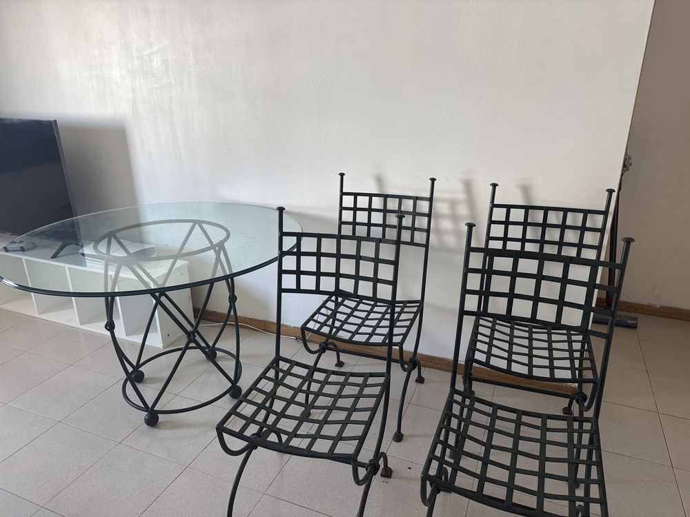 Magnifica mesa de vidro para jardim
