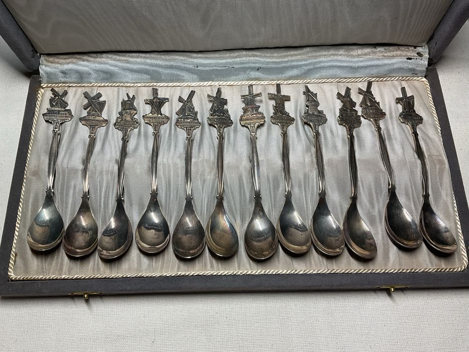 Conjunto de 12 colheres de chá em prata Holandesa c/estojo e contraste