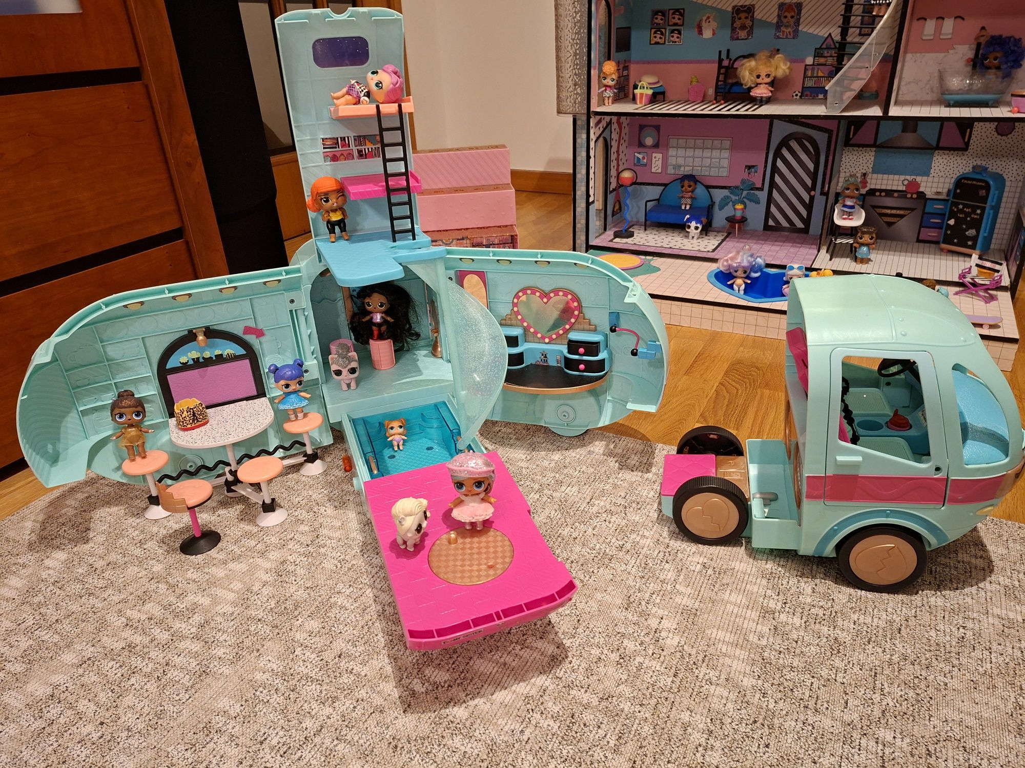 Casa das Bonecas Lol + carrinha + loja de  moda apenas por 50€