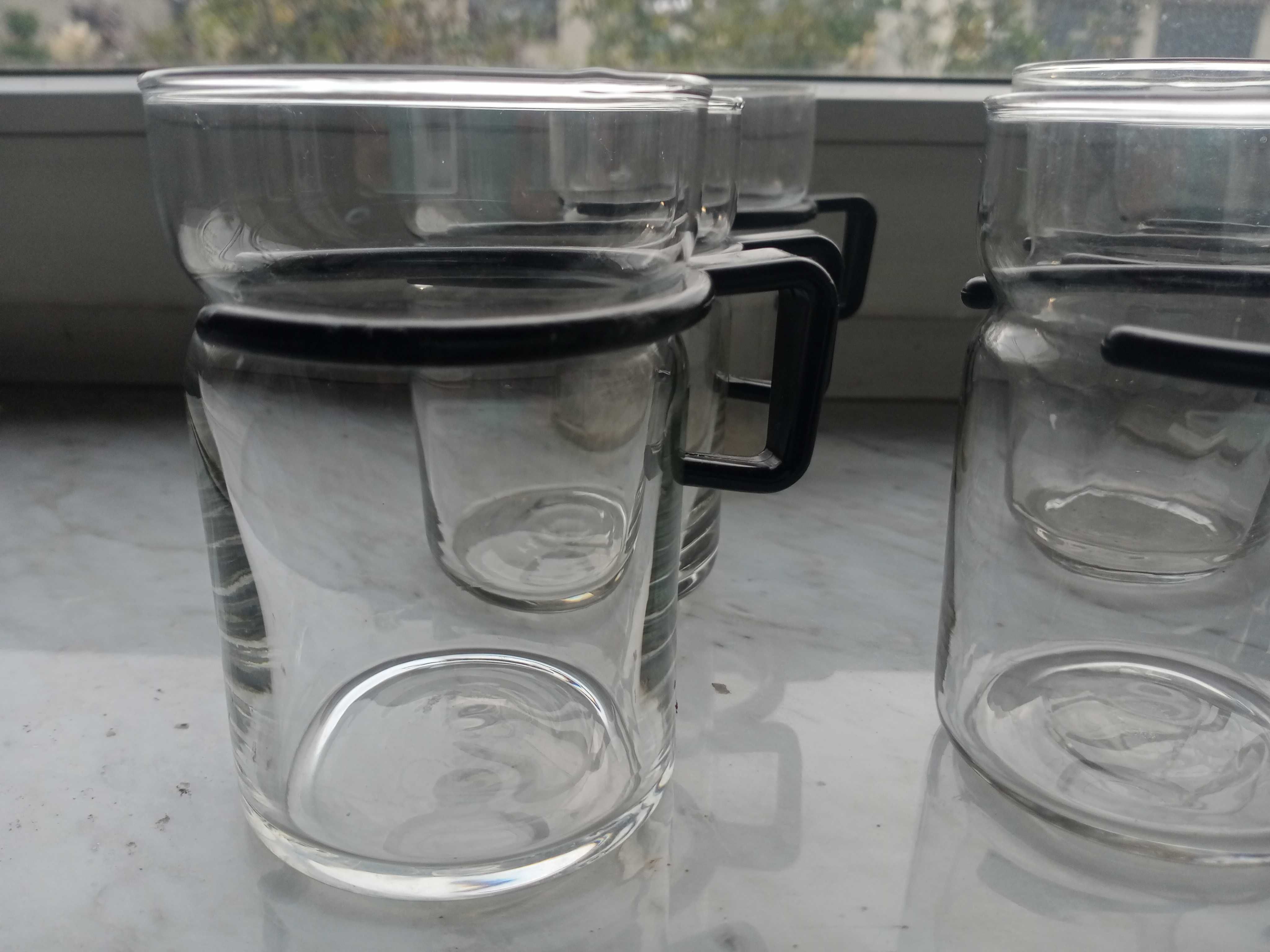 Klasyka PRL- 6 szklanek z cienkiego szkła, z plastikowych uchwytem.