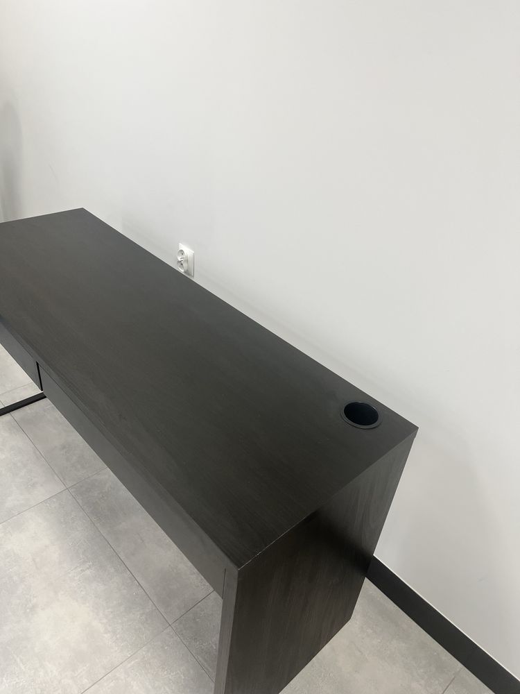 Czarne Biurko IKEA MICKE dwie szuflady 142x50cm