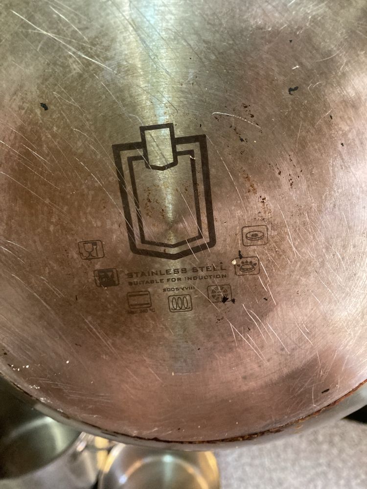 Большая кастрюля из нержавейки и сотейник