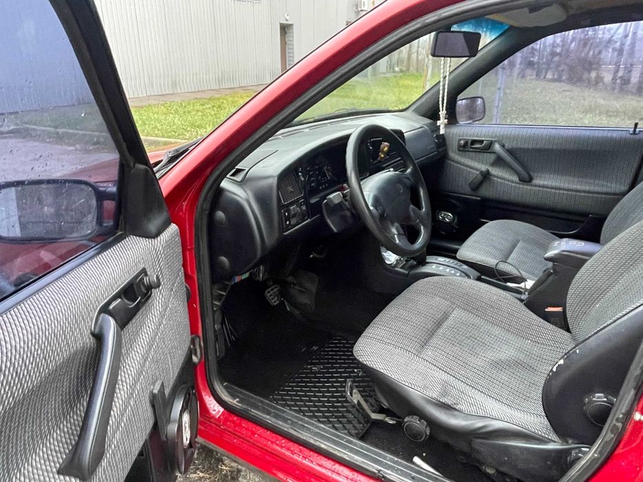 Volkswagen Passat B3 (1993) - 2.0 Инжектор, АКПП, Кондиционер