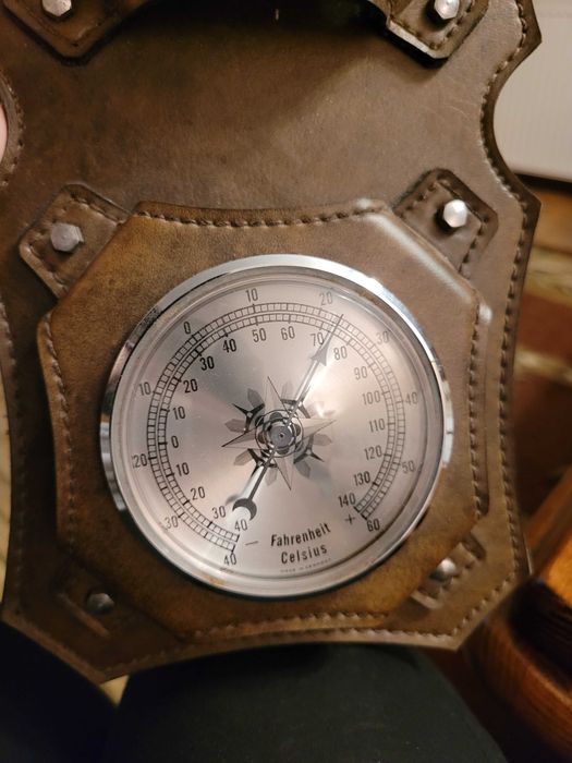 Stacja zegarowo-pogogodwa