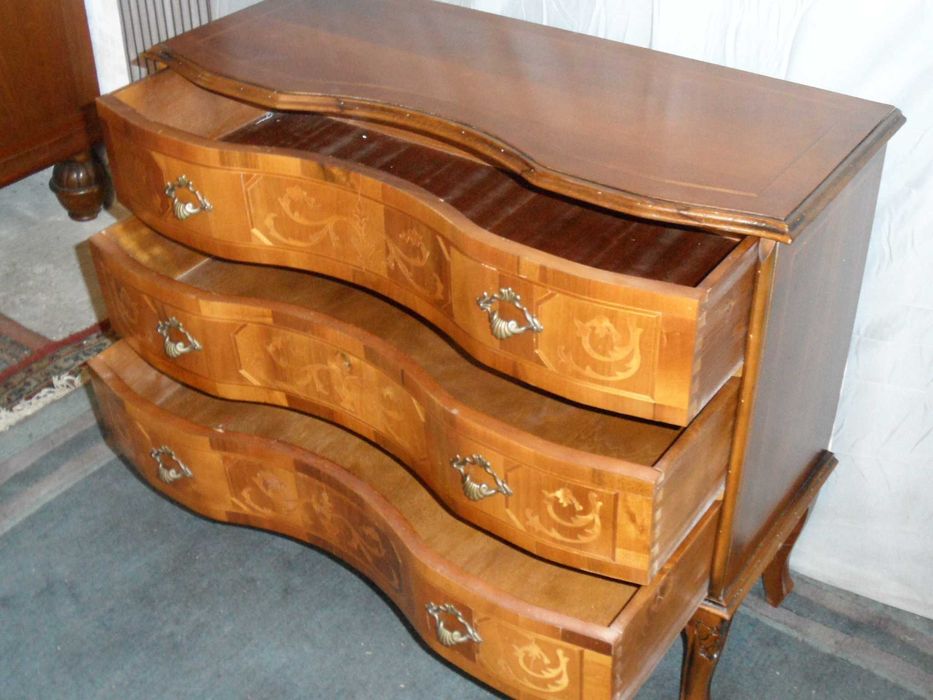 Komoda Intarsjowana Rumunka Mosiężne Okucia  z Niemiec