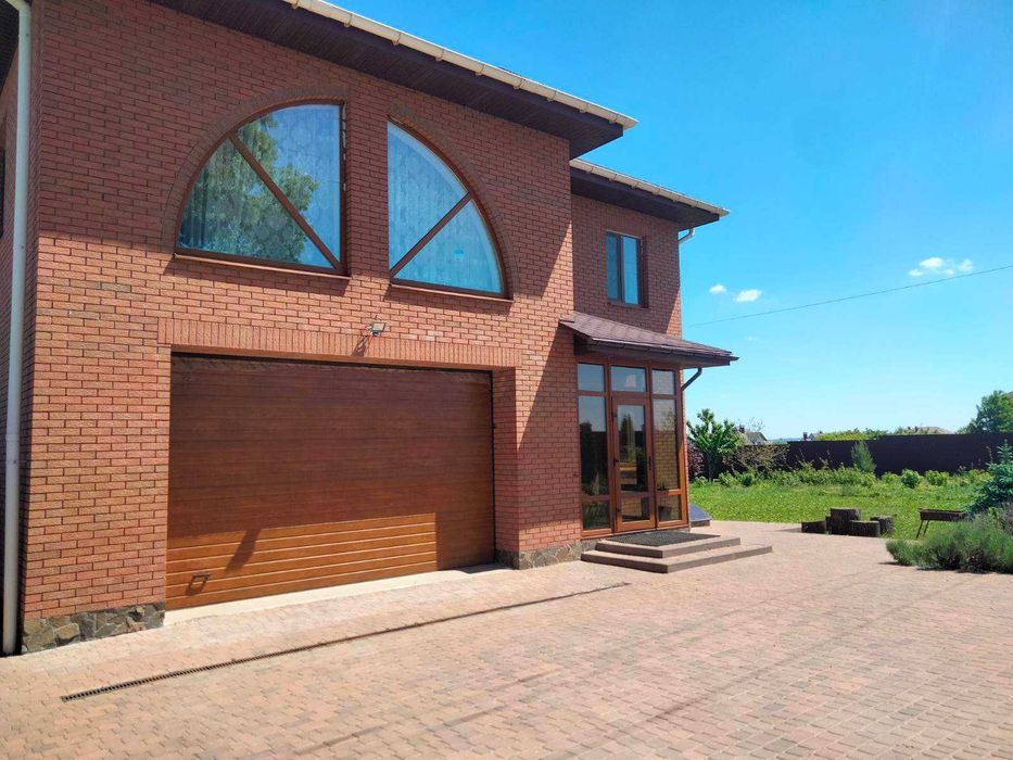 Продаж будинку у Грузевиці.