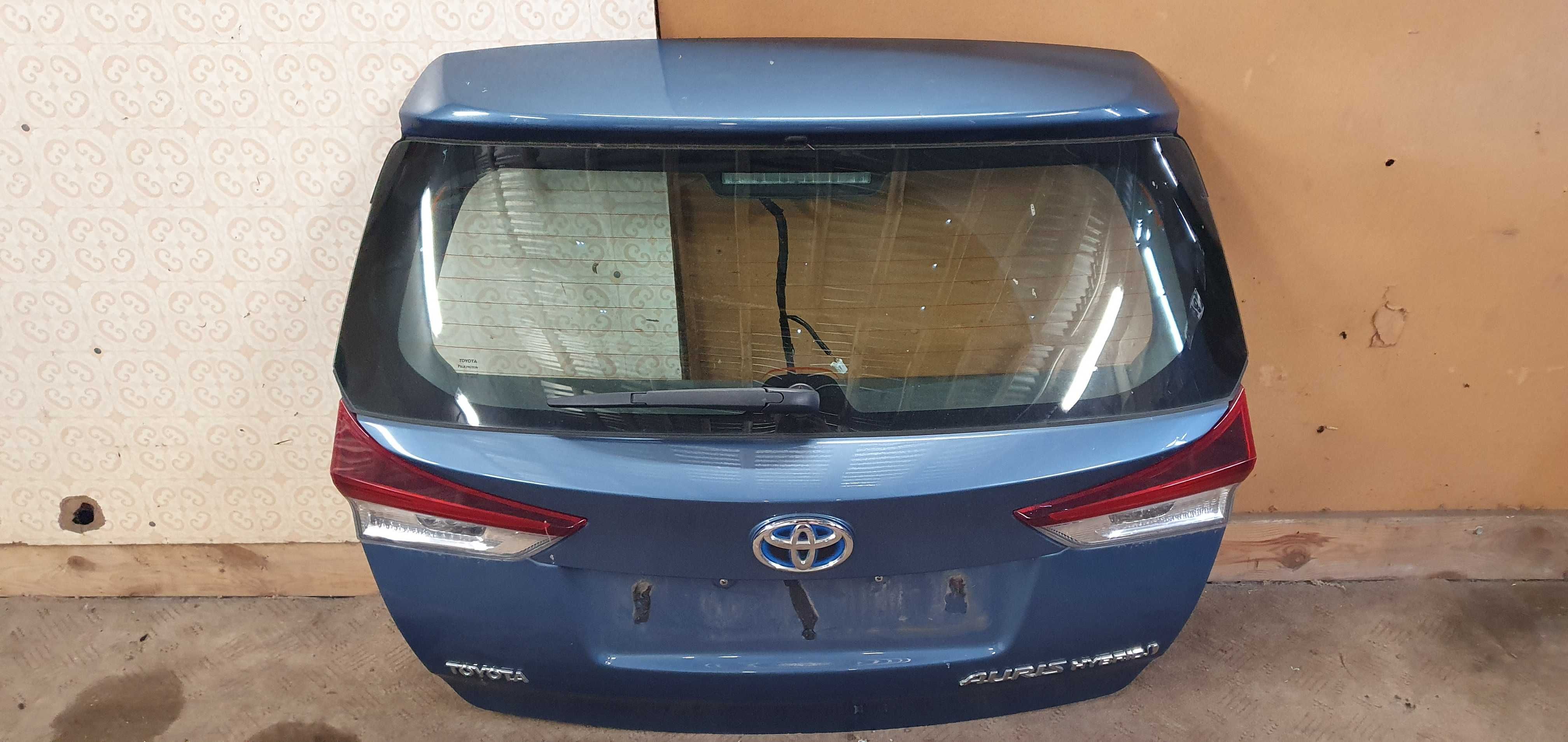 Toyota Auris II lift 1.8 kombi 15-18 tył klapa zderzak lampy belka 3t3