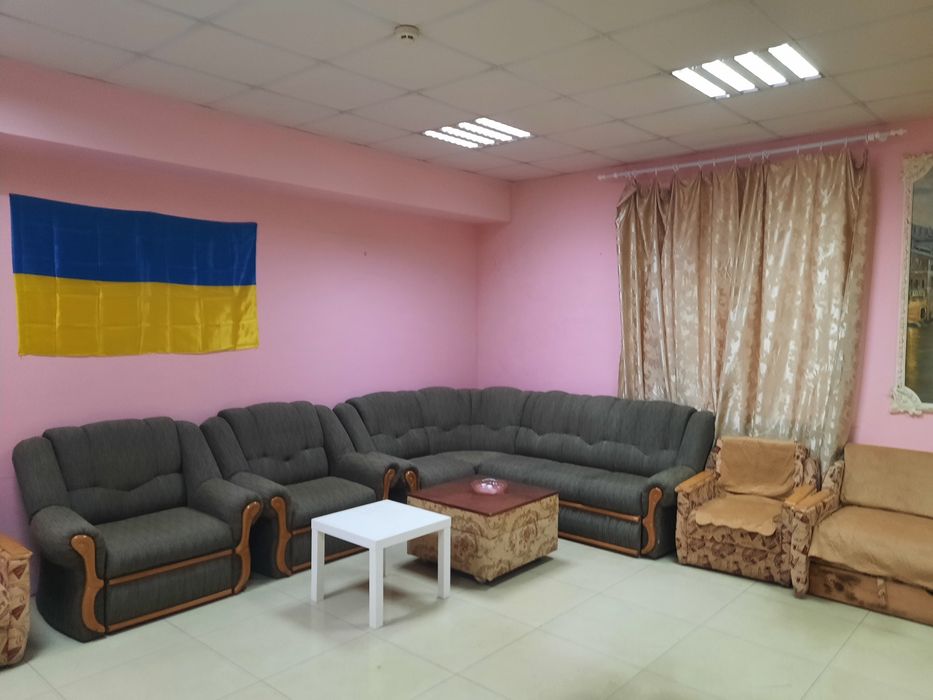 Офіс ,з можливістю використання під житло 7спальних окремих місць,без