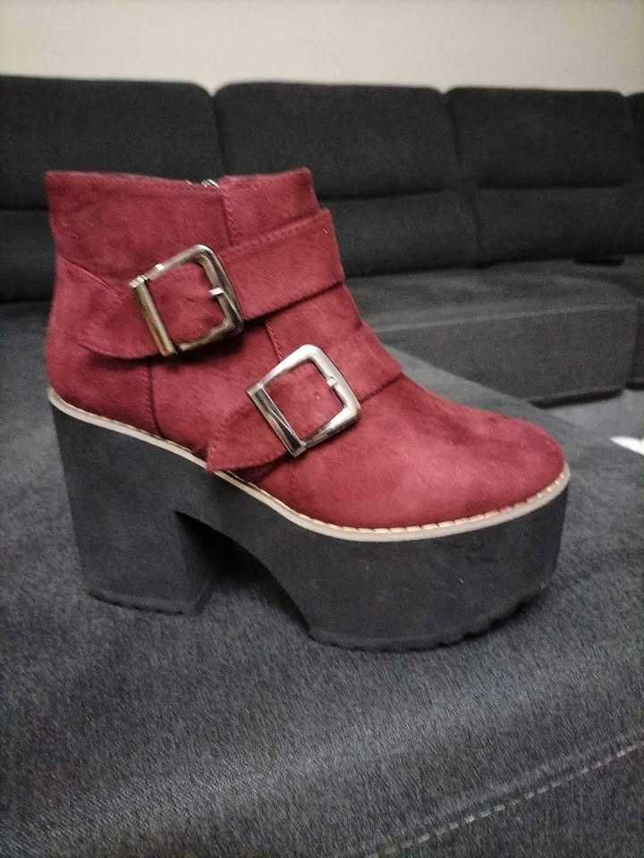 Vendo botas NOVAS sem estrear
