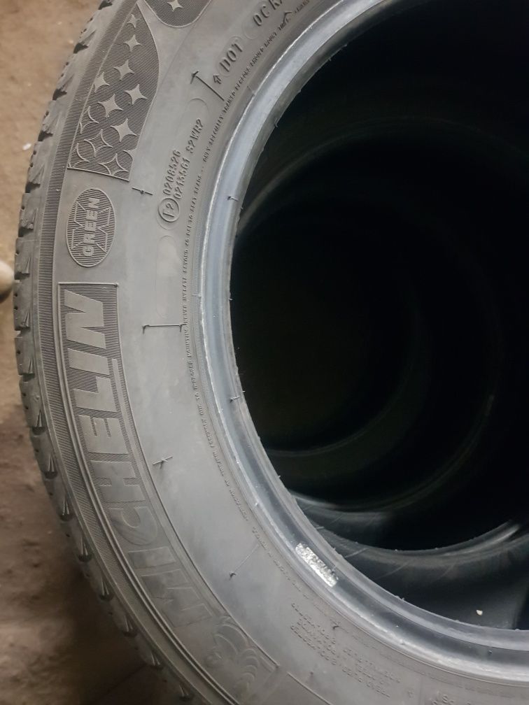 комплект зимових шин Michelin X-ice 215 60 R17